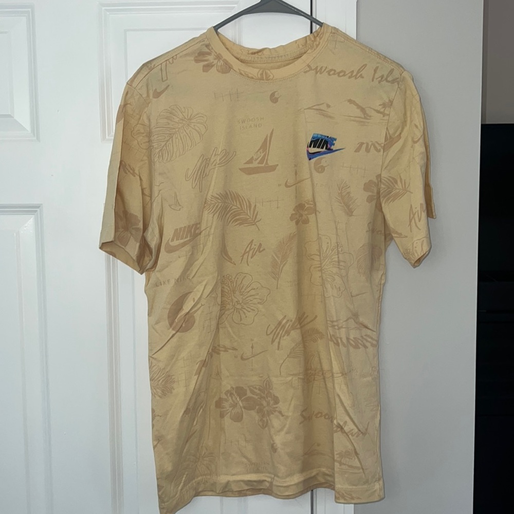 Nike Swoosh Island Graphic Tee - Size M
